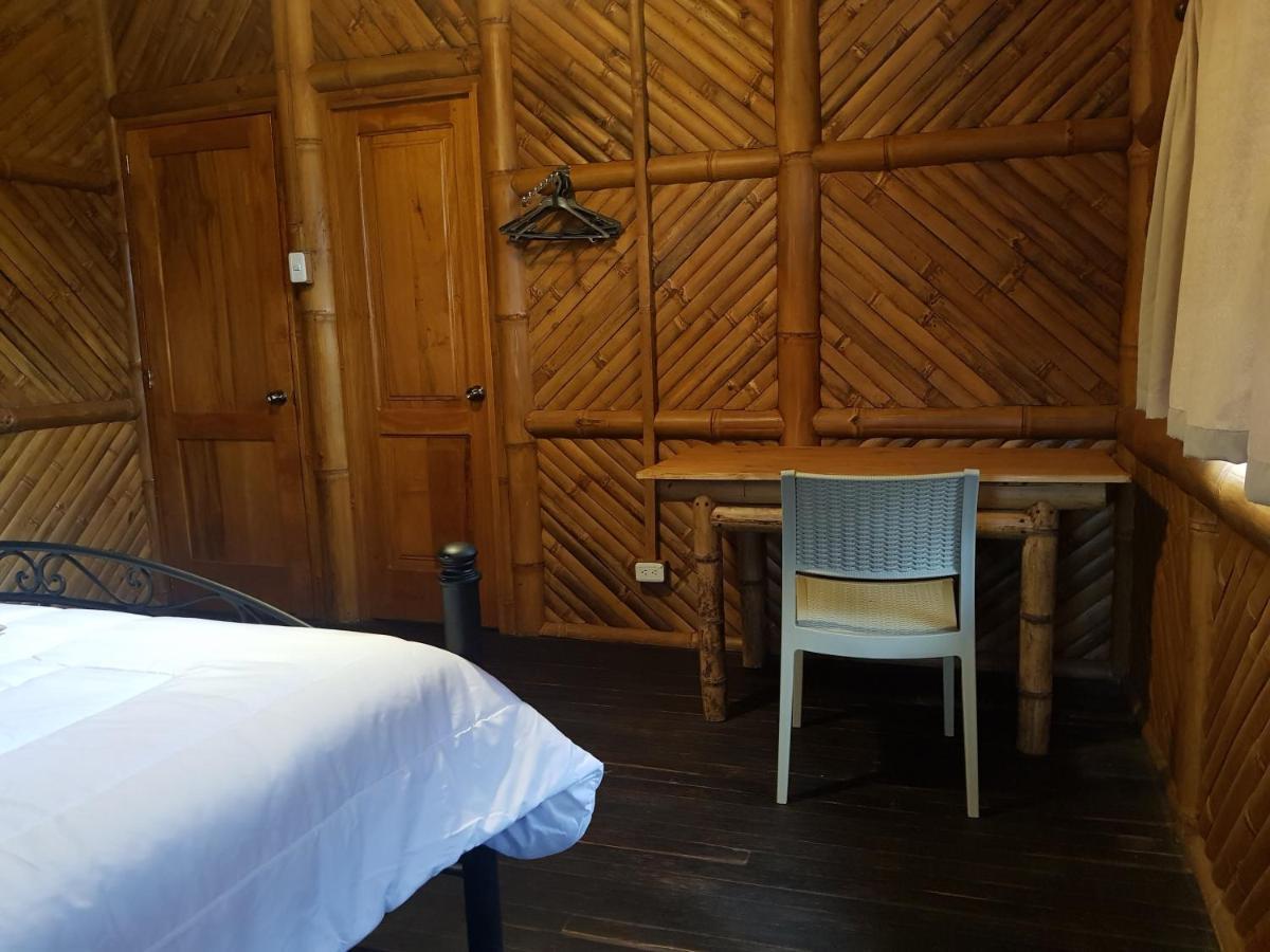 Golden Tree Mindo Eco-Lodge エクステリア 写真