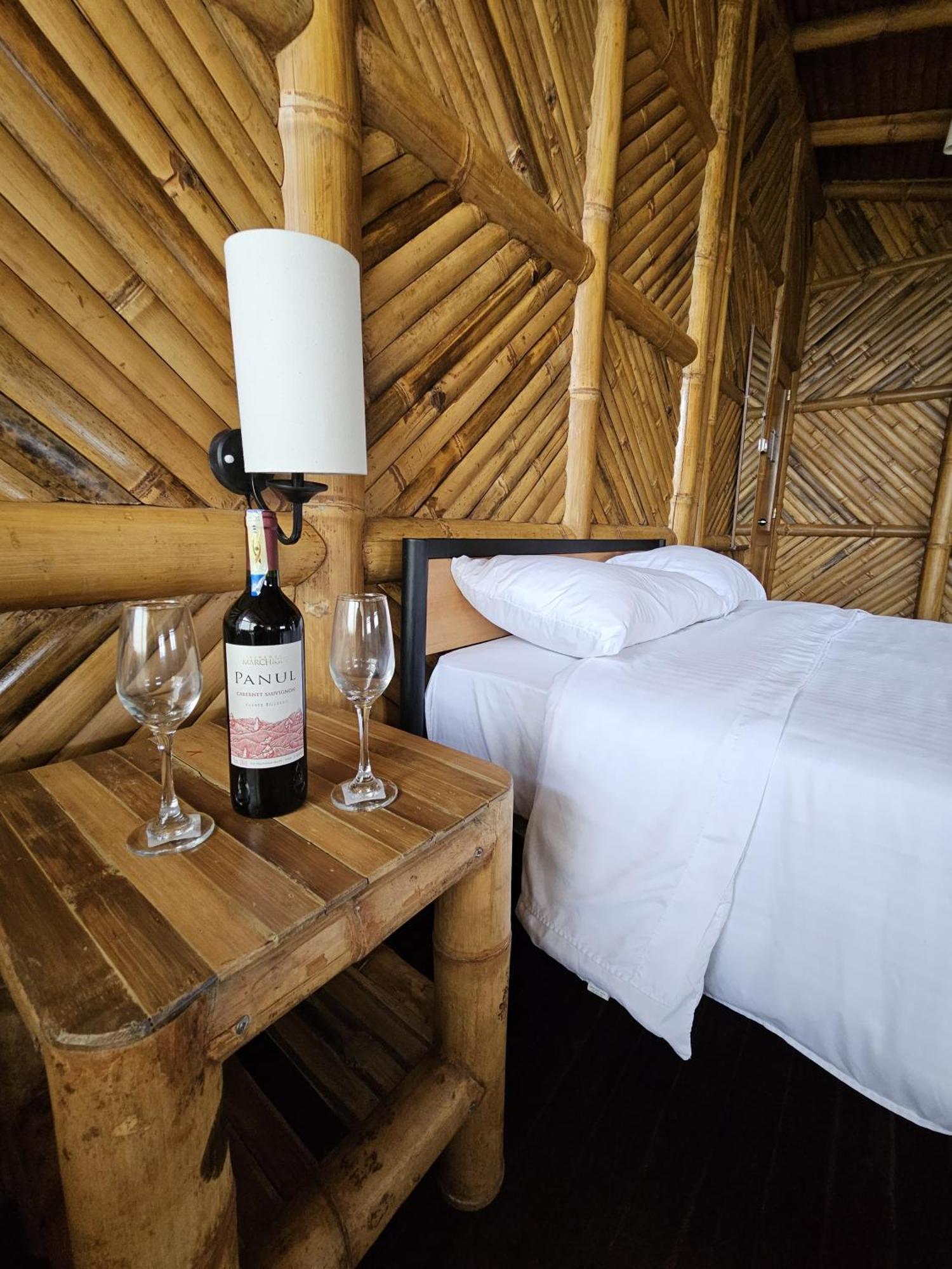 Golden Tree Mindo Eco-Lodge エクステリア 写真